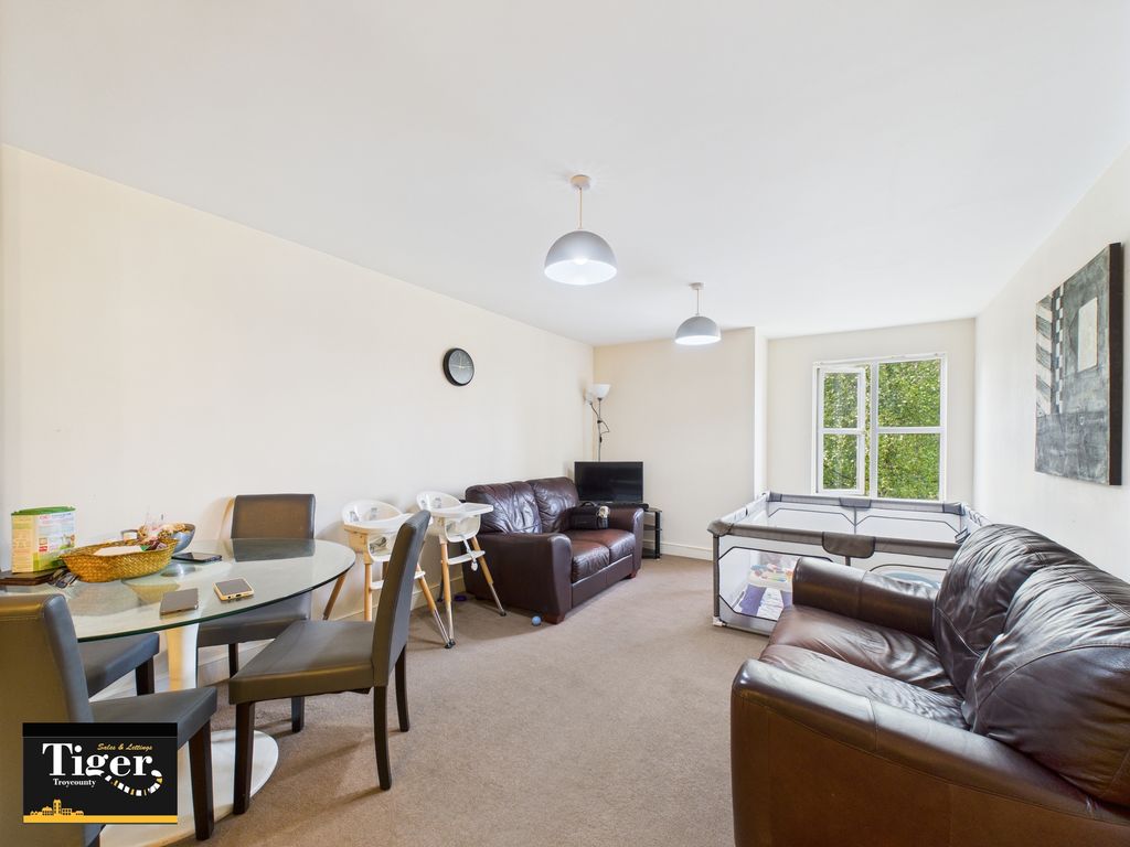 Property photo 2 of 10 Cam02176G0-Pr0599-Still003