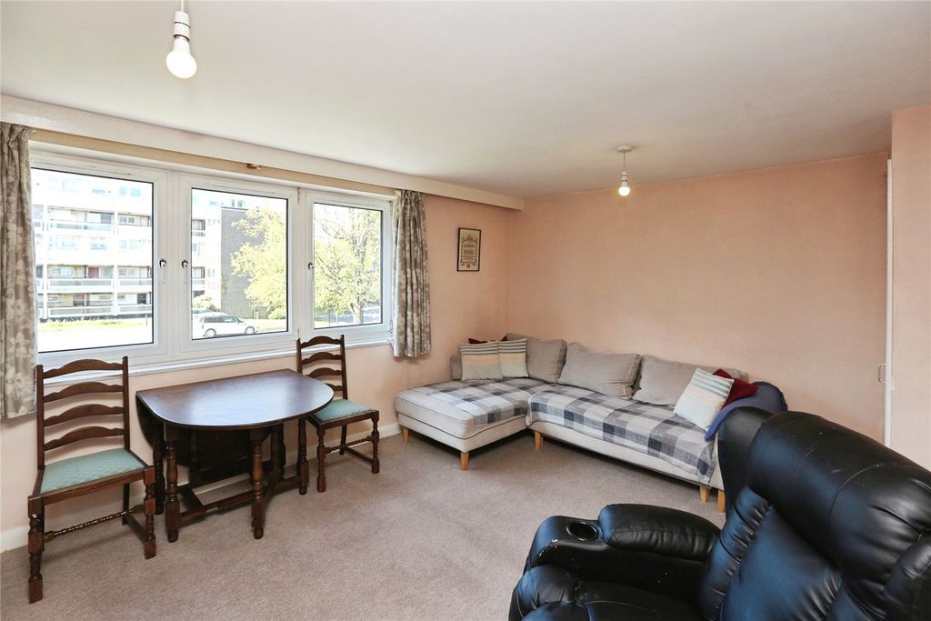 Property photo 3 of 10 Picture No. 12