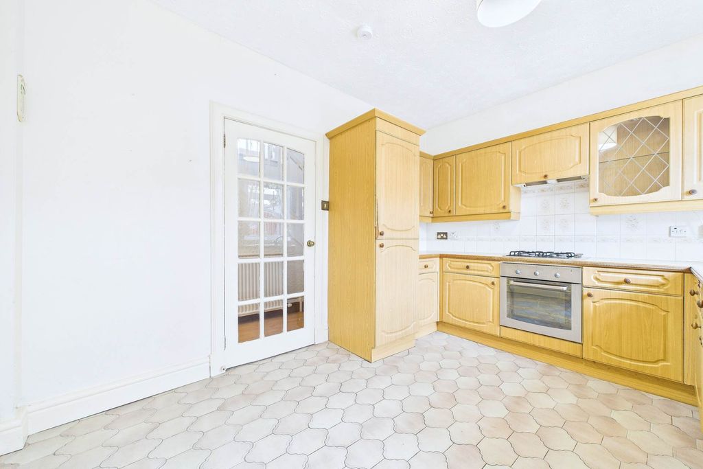 Property photo 2 of 20