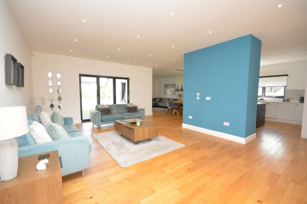 Property photo 2 of 34