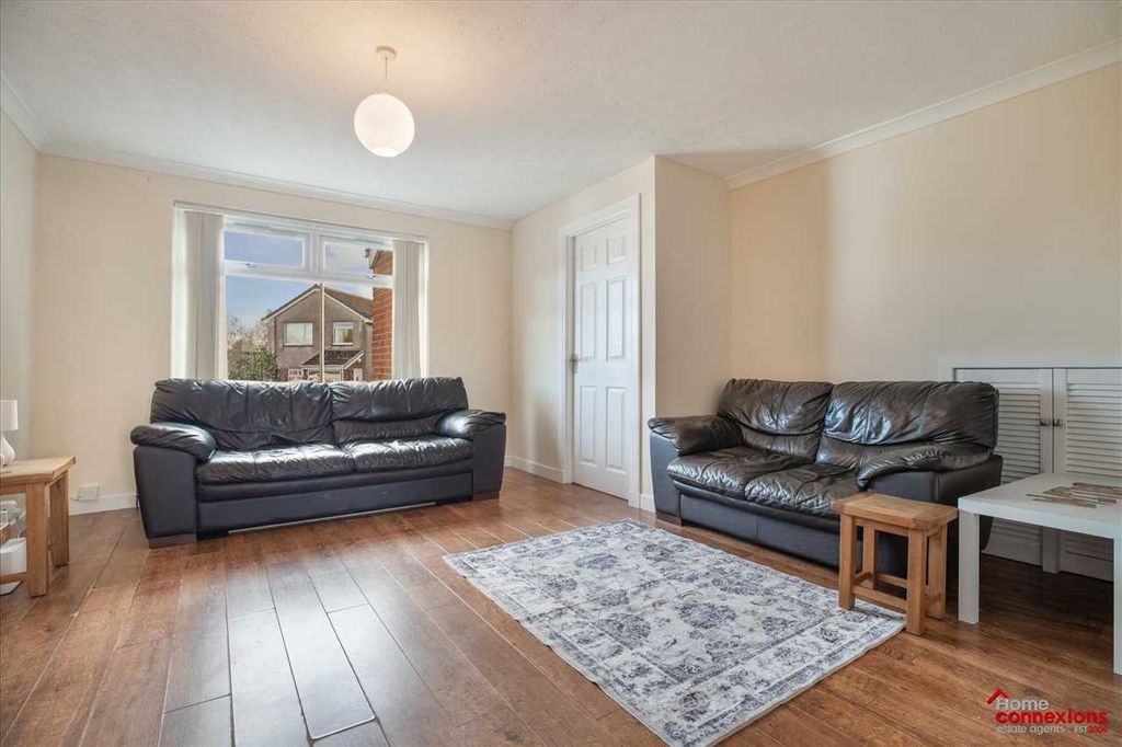 Property photo 2 of 26 Lounge (1)