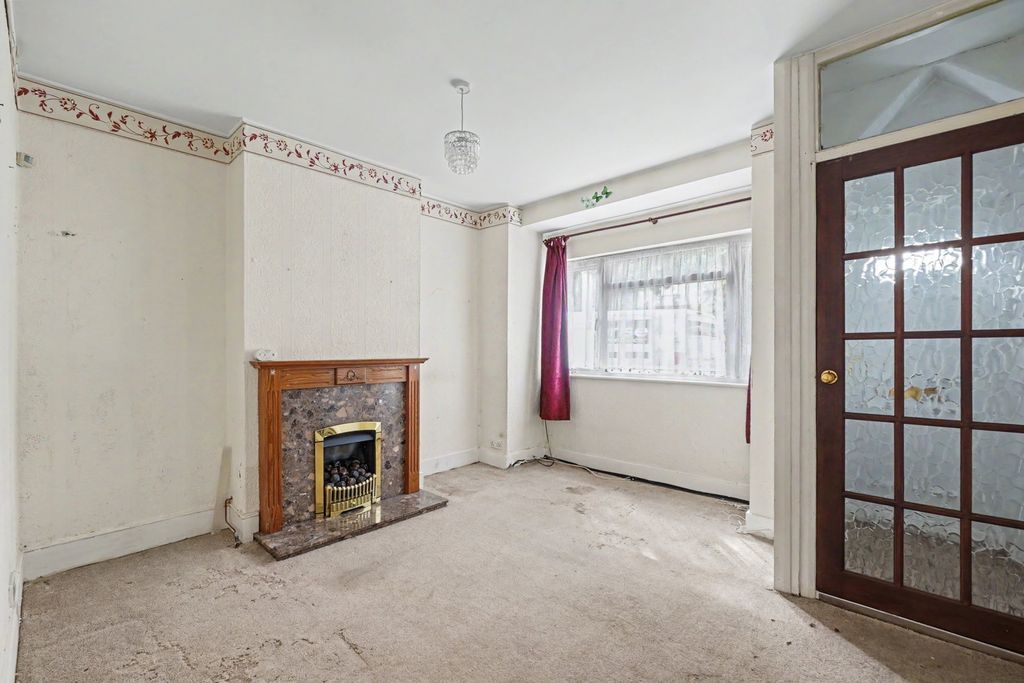 Property photo 2 of 27