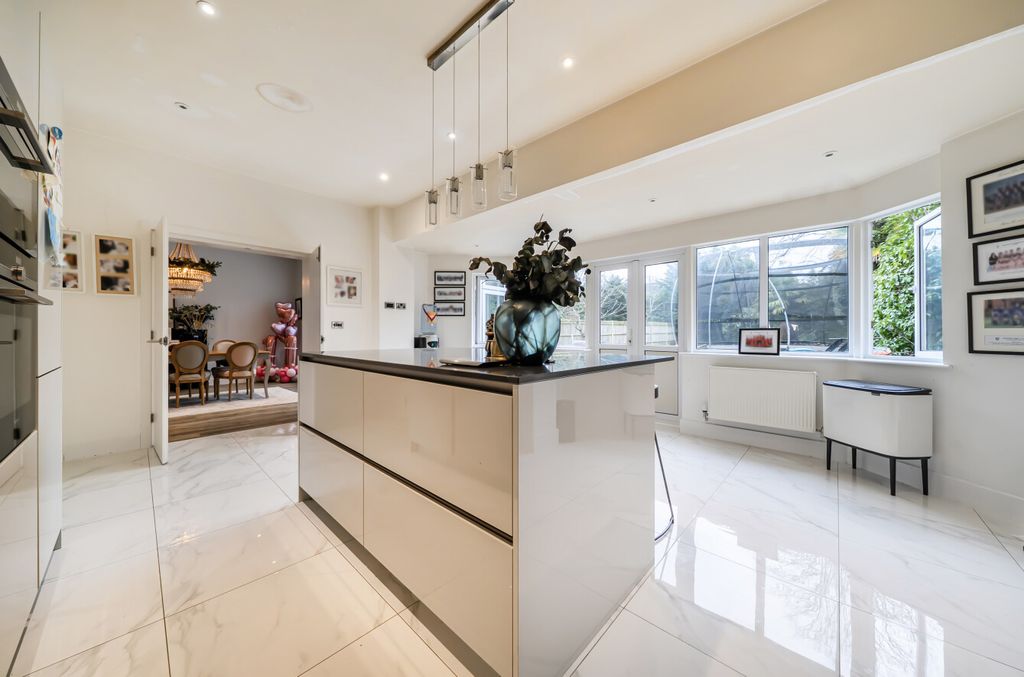 Property photo 3 of 24 1416003-17-69973c...