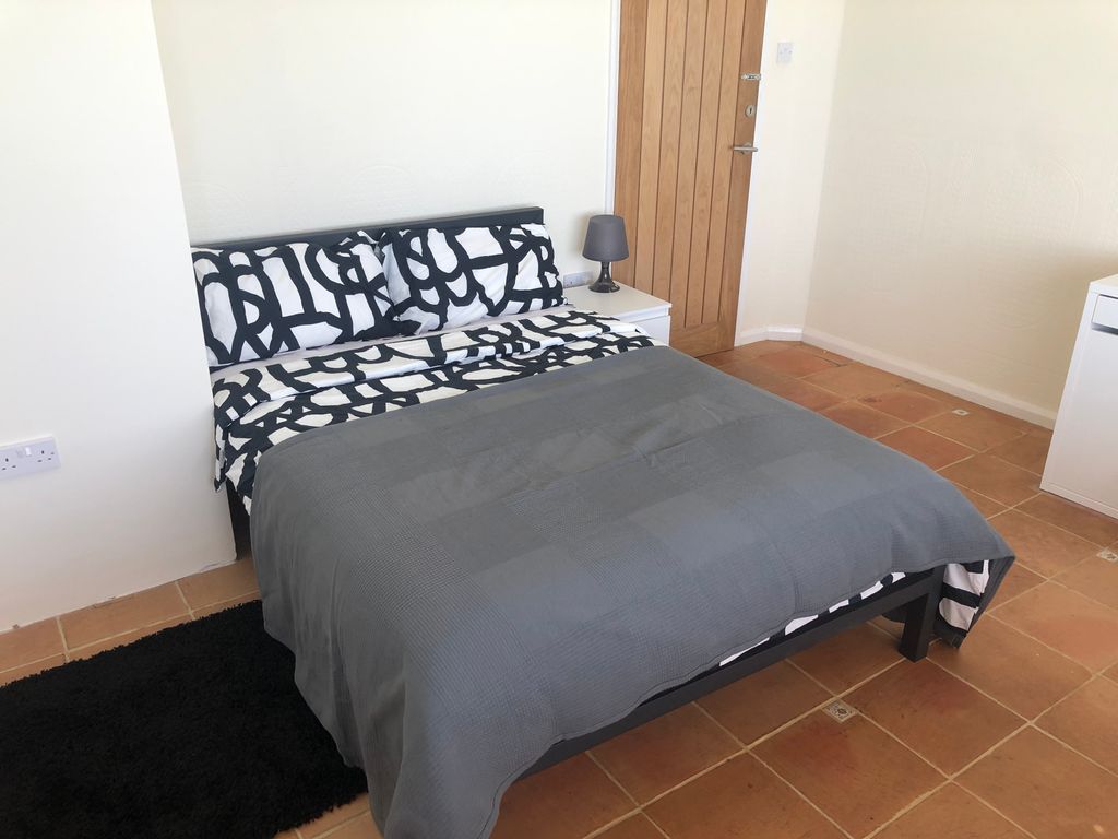 Property photo 3 of 5 Room 2