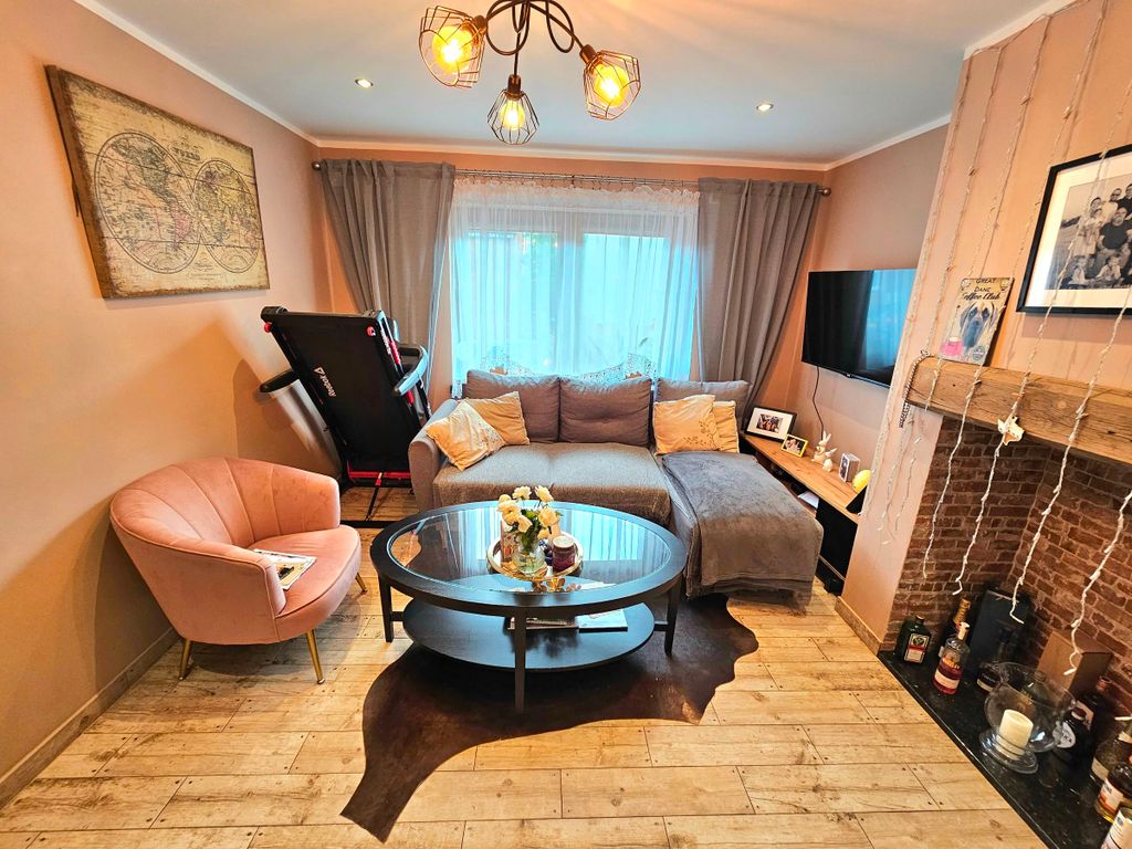 Property photo 2 of 20