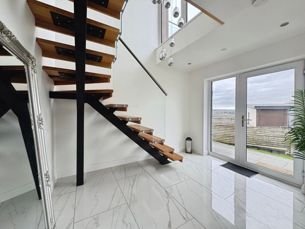 Property photo 3 of 33 4838983