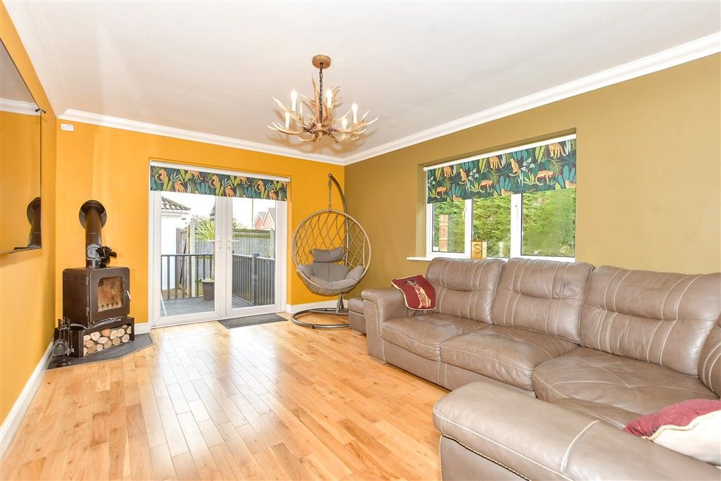 Property photo 2 of 10 Lounge