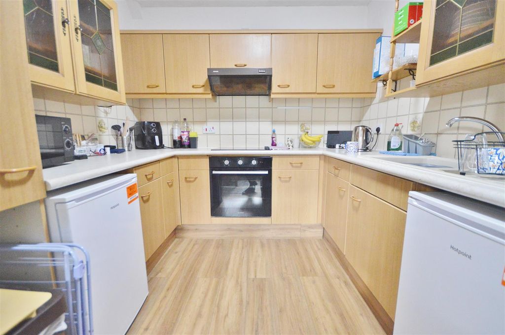 Property photo 3 of 12 Kitchen