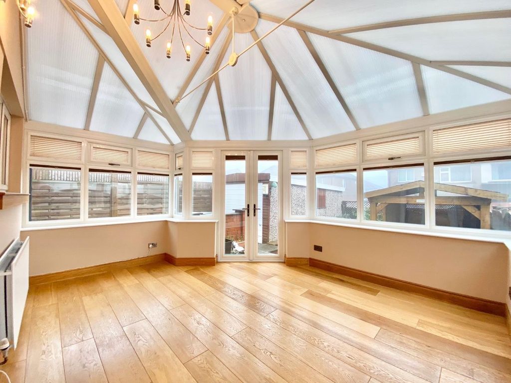 Property photo 2 of 20 Conservatory