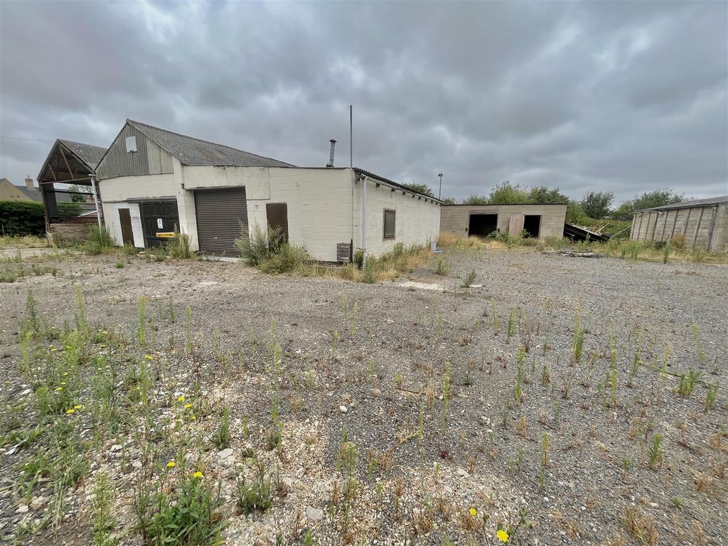 Property photo 2 of 9