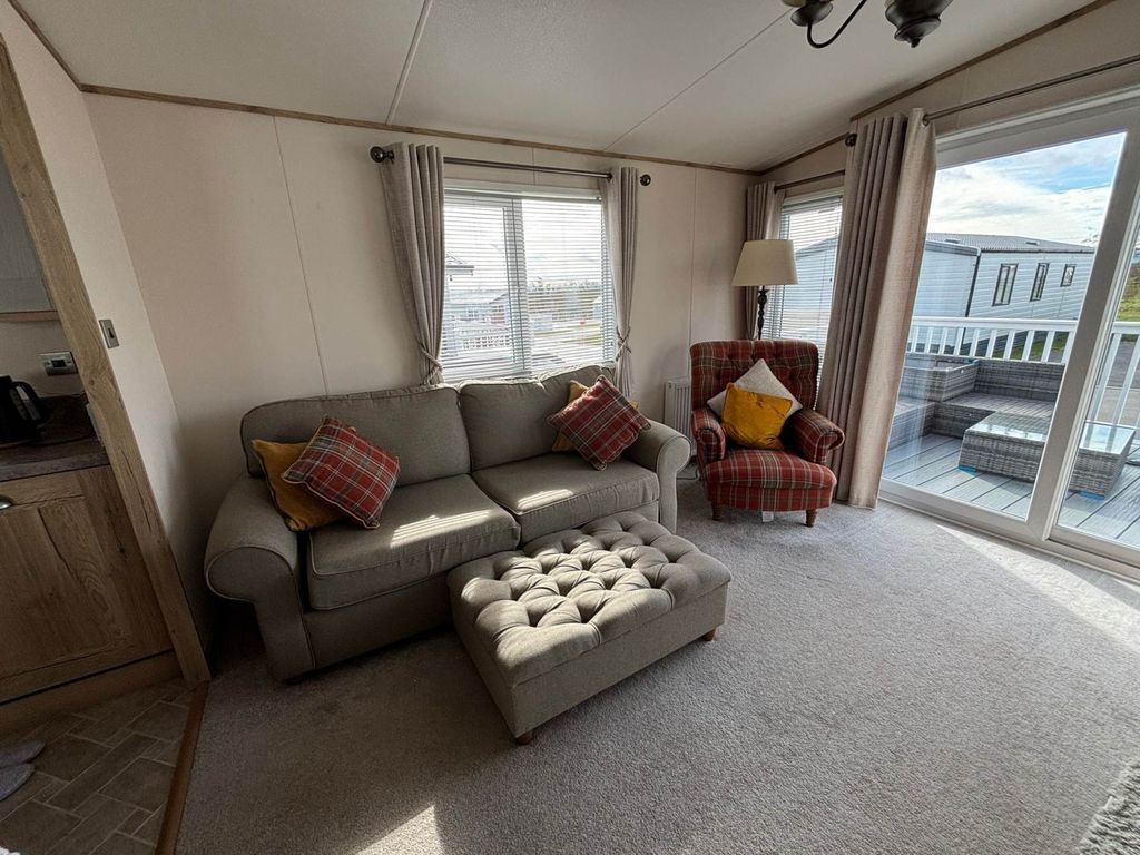 Property photo 3 of 25