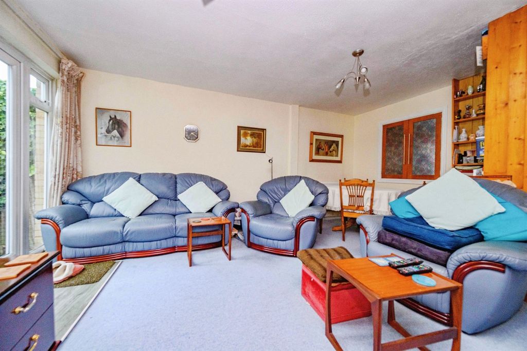 Property photo 2 of 18