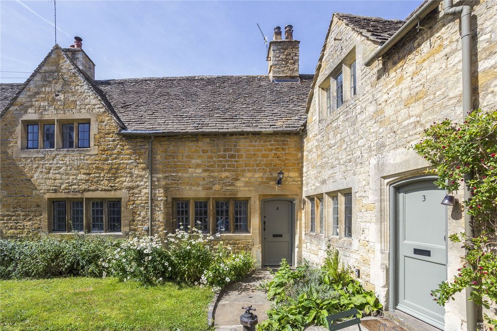 Property photo 1 of 15 4 The Square