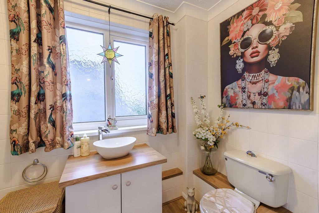 Additional image 7 of 2 bed flat for saleButtrills Road, Barry CF62