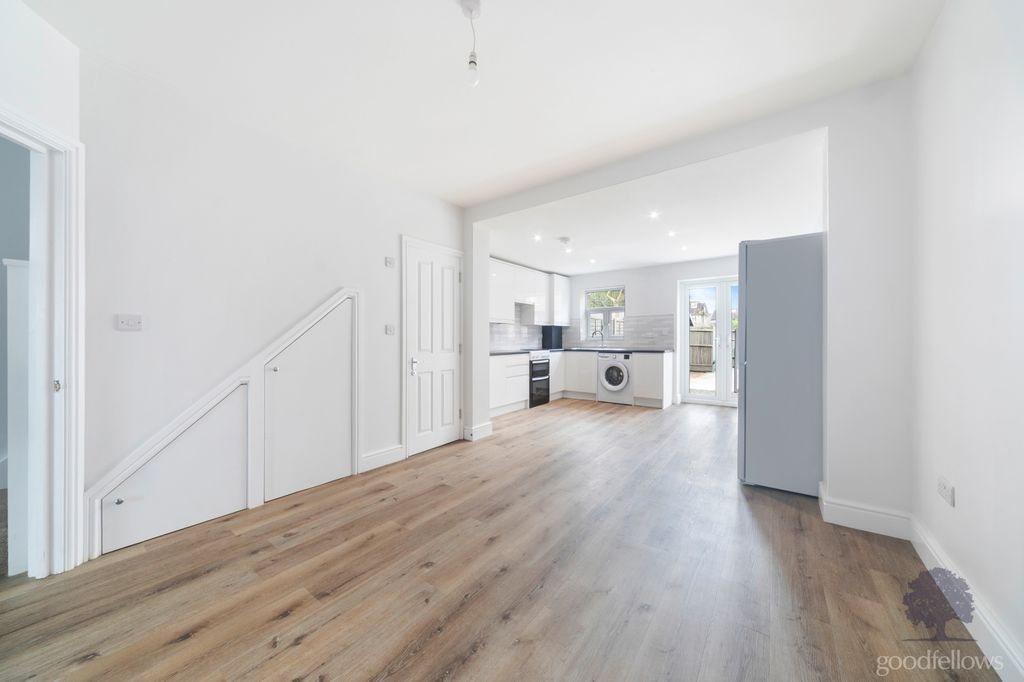 Property photo 3 of 11 Picture 3