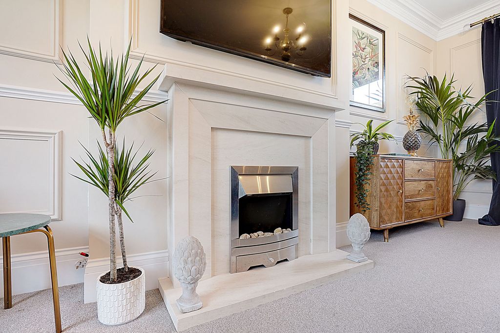 Property photo 2 of 39