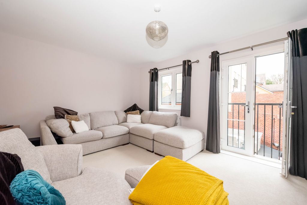 Property photo 2 of 20 Living Room