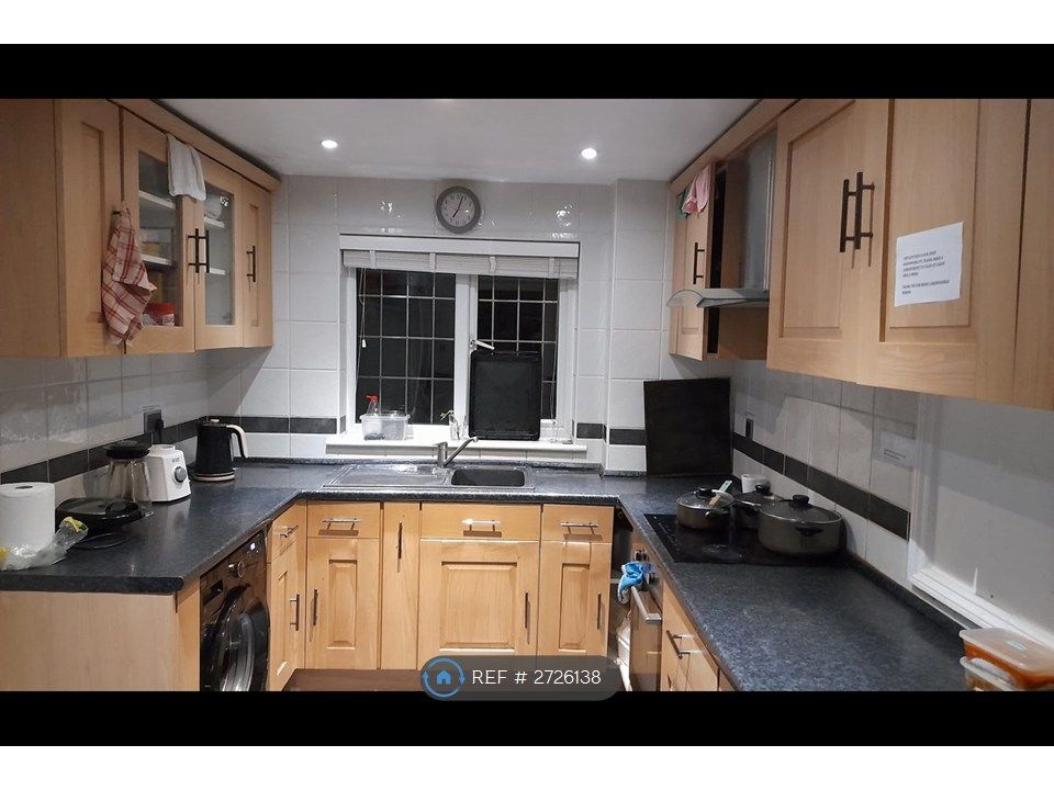 Property photo 1 of 10 Kitchen