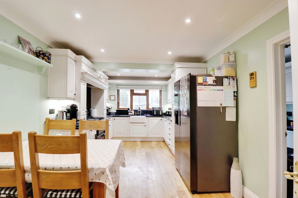 Property photo 2 of 23