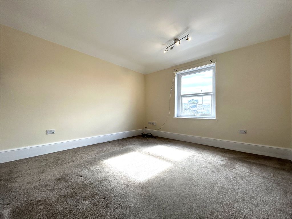 Property photo 2 of 7 Picture No. 15