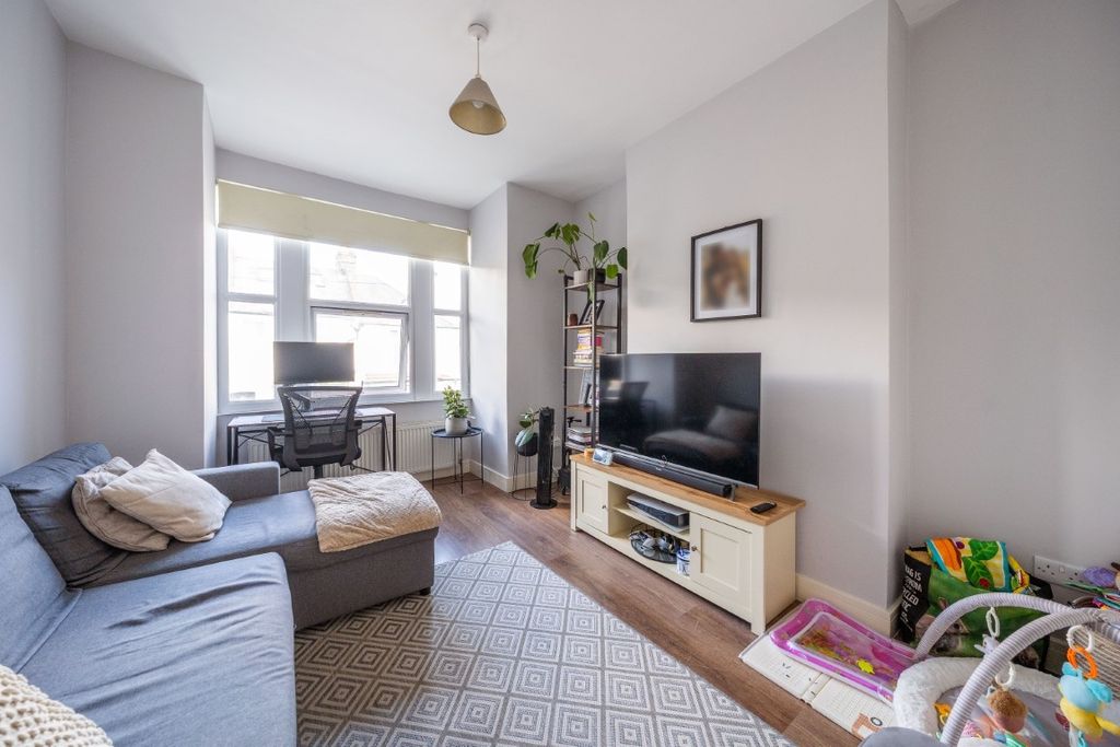 Property photo 2 of 11 7