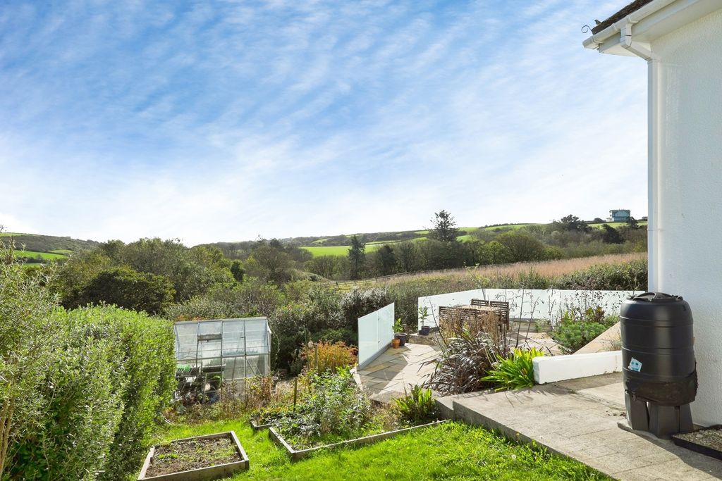Property photo 3 of 30 Pbox-Img.Jpg