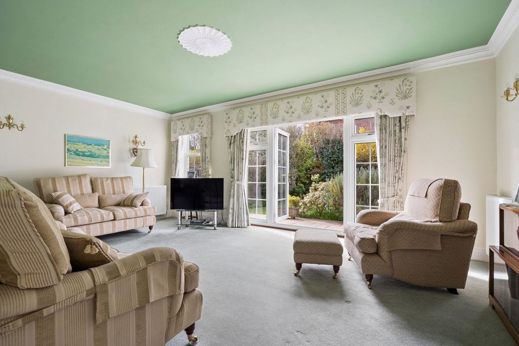 Property photo 2 of 13