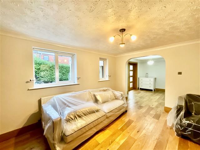 Property photo 3 of 21 Lounge