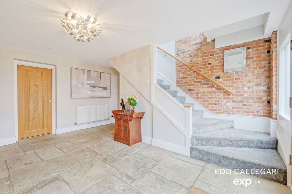 Property photo 3 of 37