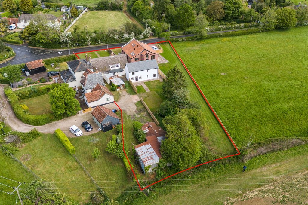 Property photo 2 of 32