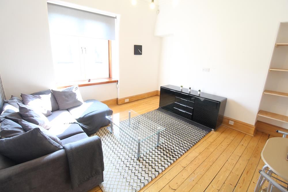 Property photo 3 of 7 Lounge 3