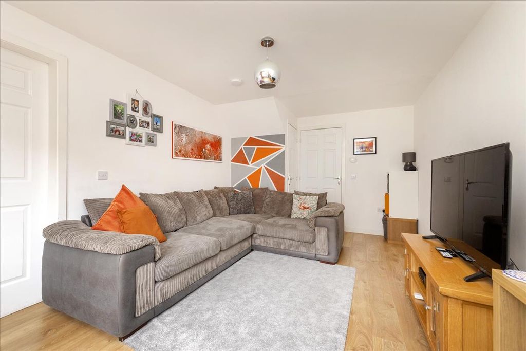 Property photo 3 of 26