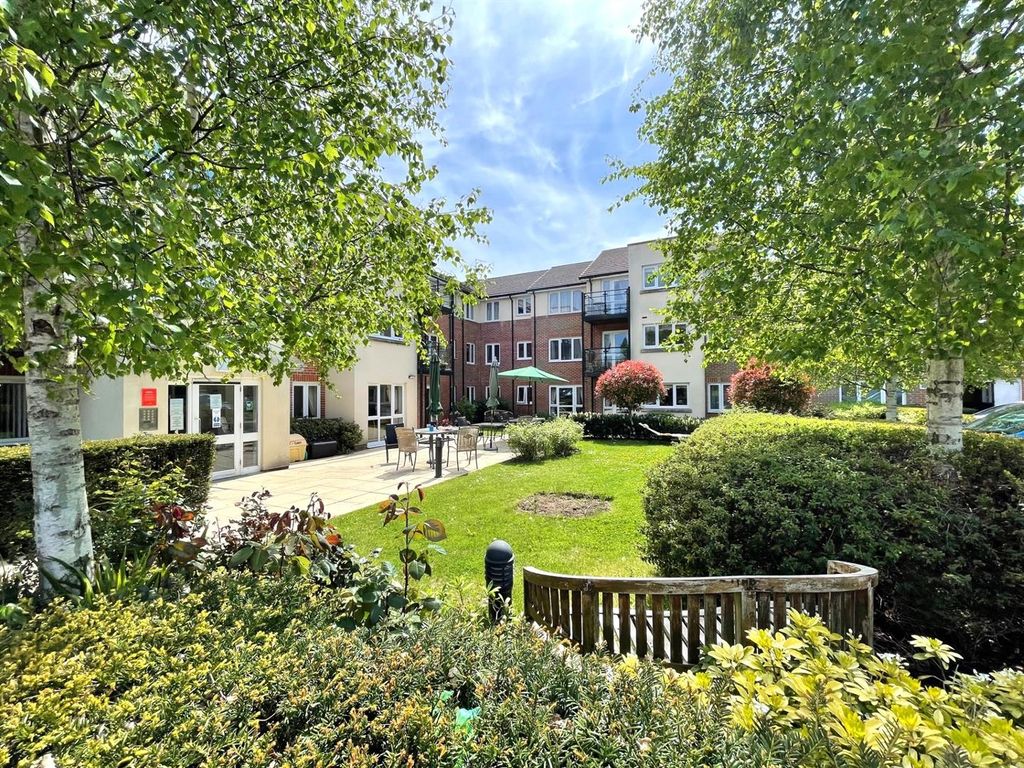 Property photo 3 of 15 Waggoners Gardens 1.Jpg