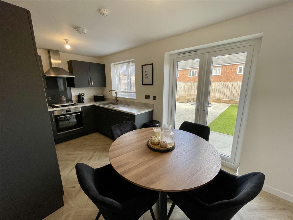 Property photo 3 of 16 Kitchen/Diner