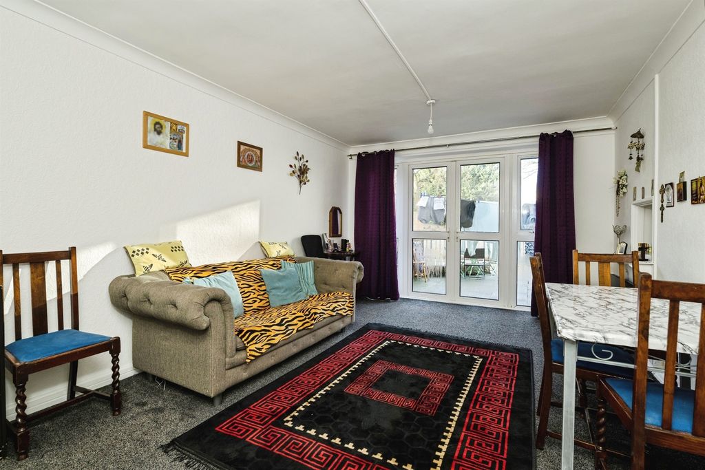 Property photo 2 of 6