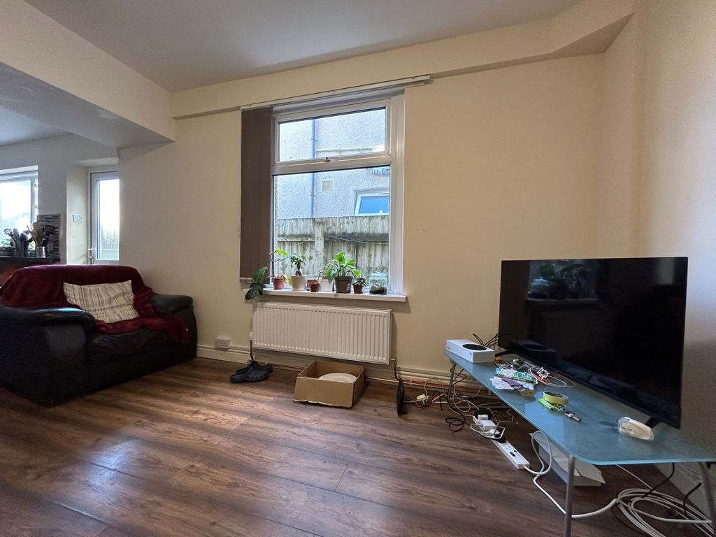 Property photo 2 of 11 23595791-c641-41d5-Aa9E-3158Ea5ba6F5