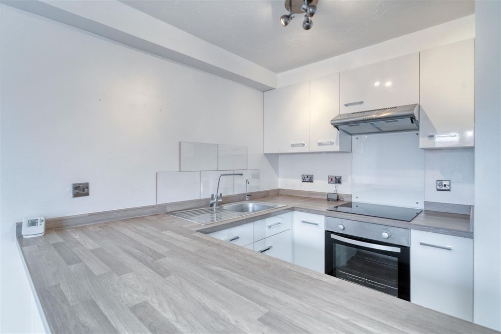 Property photo 3 of 9 4842853