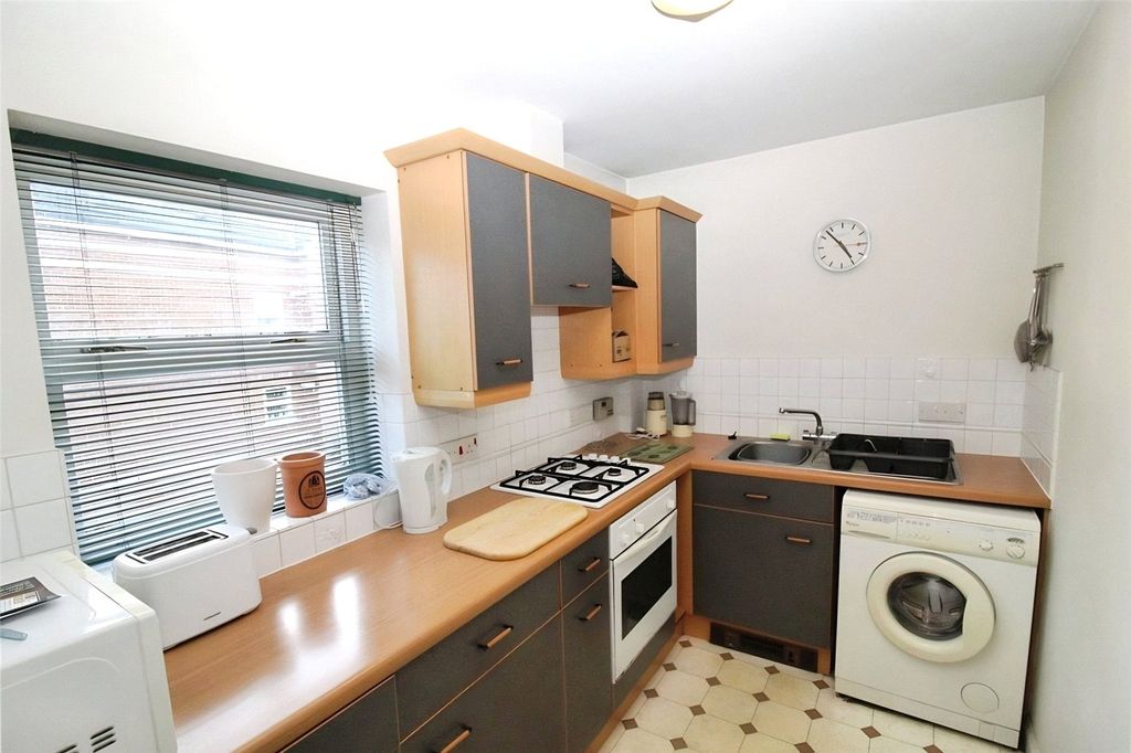 Property photo 2 of 6 Kitchen