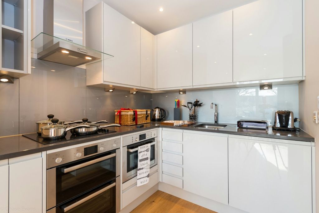 Property photo 3 of 7 Kitchen