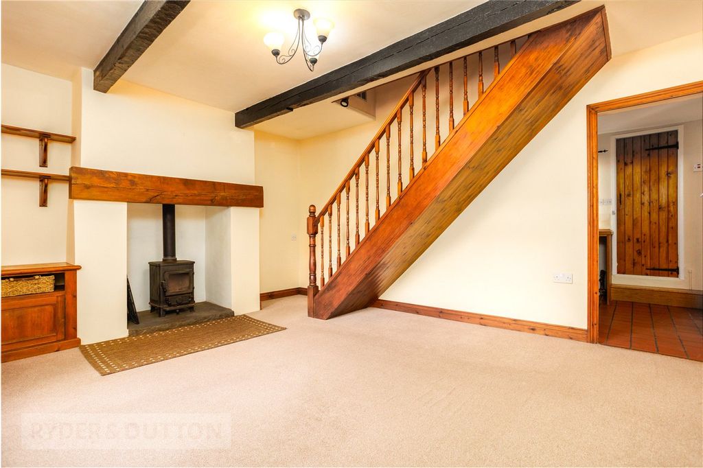 Property photo 2 of 18 Lounge