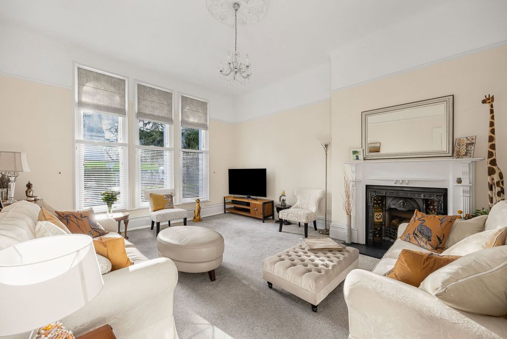 Property photo 2 of 23