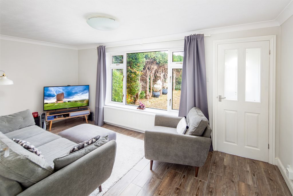 Property photo 3 of 21 Living Room