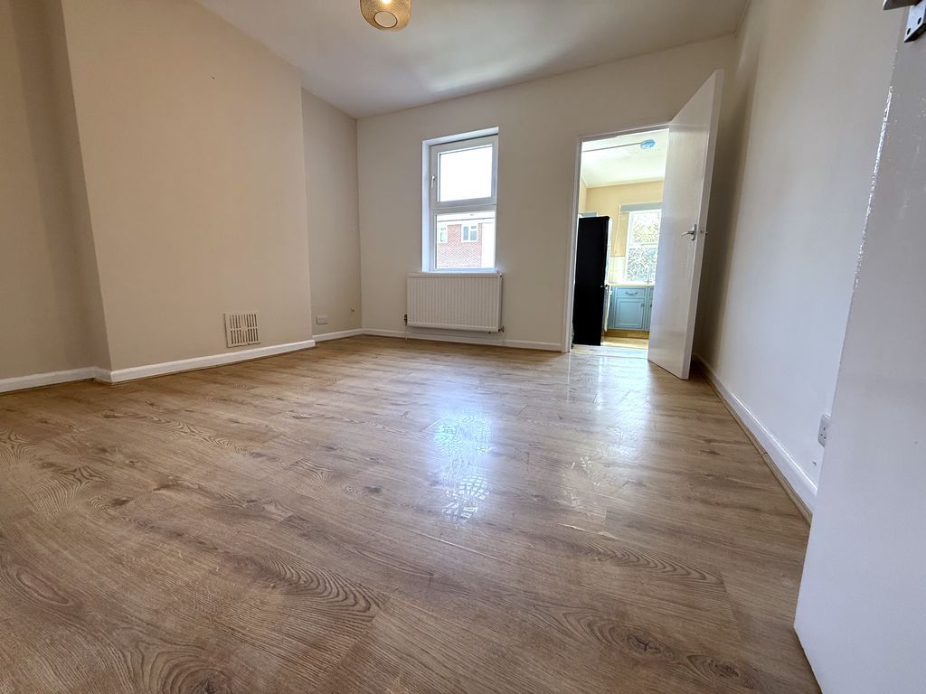 Property photo 3 of 5 Lounge