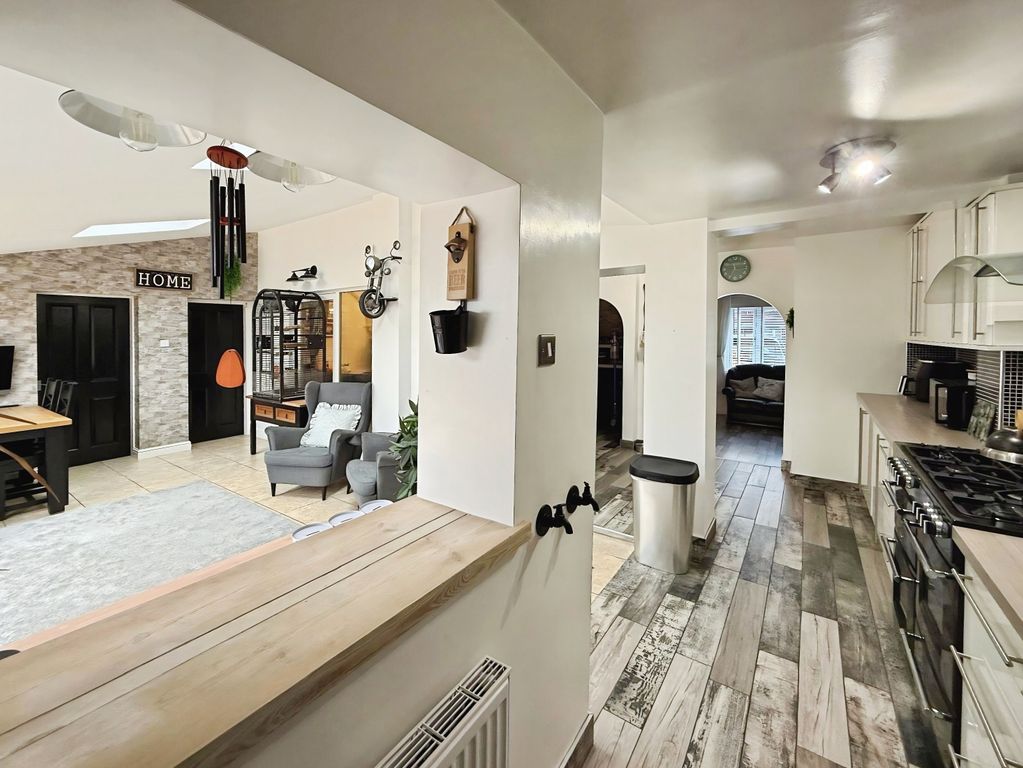 Property photo 2 of 35