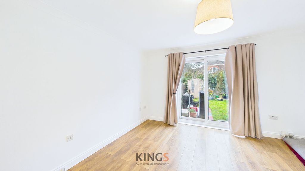 Property photo 3 of 11 Living Room