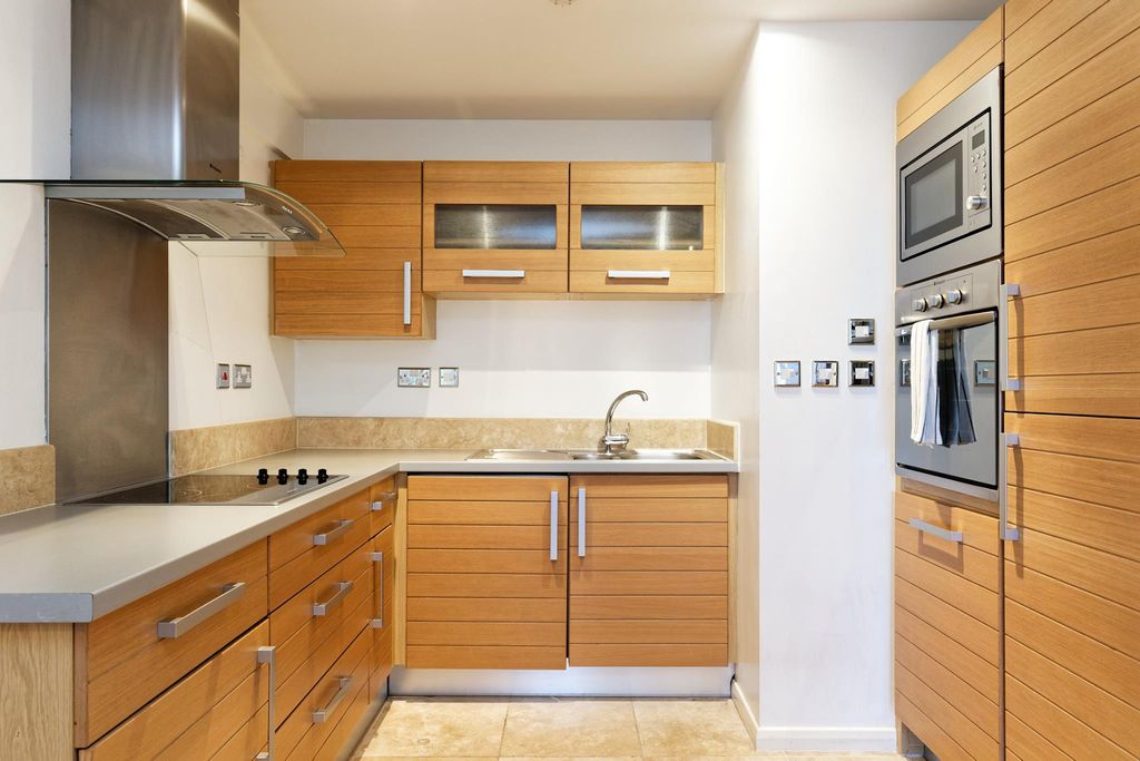 Property photo 2 of 9 5. Kitchen