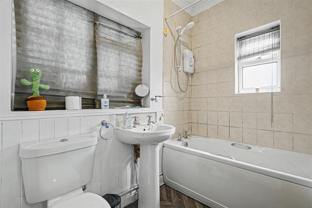 Property photo 3 of 31 Ensuite 1_1.Jpeg