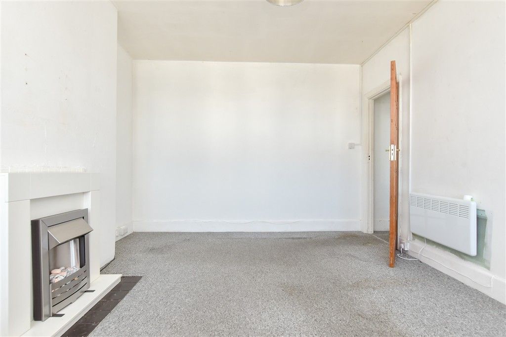 Property photo 1 of 8 Lounge