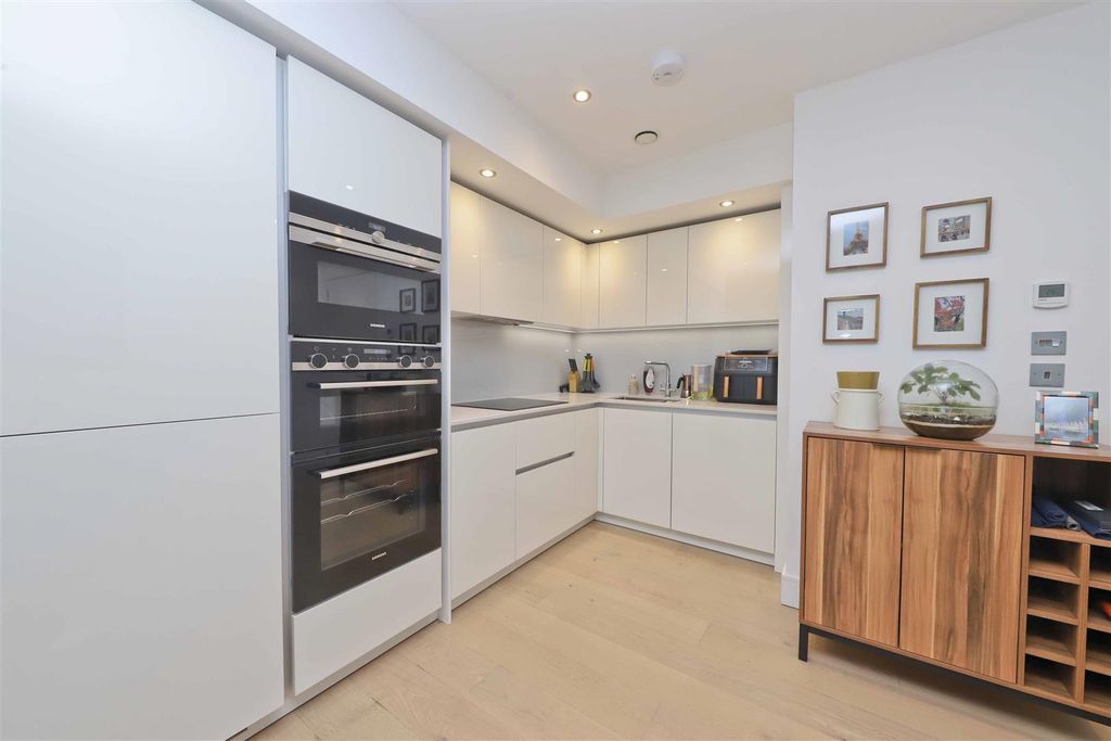 Property photo 3 of 13 Kitchen