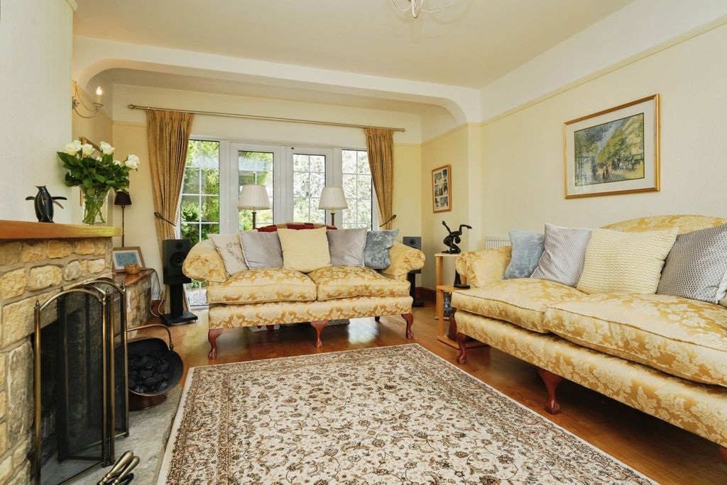 Property photo 3 of 17 Photo